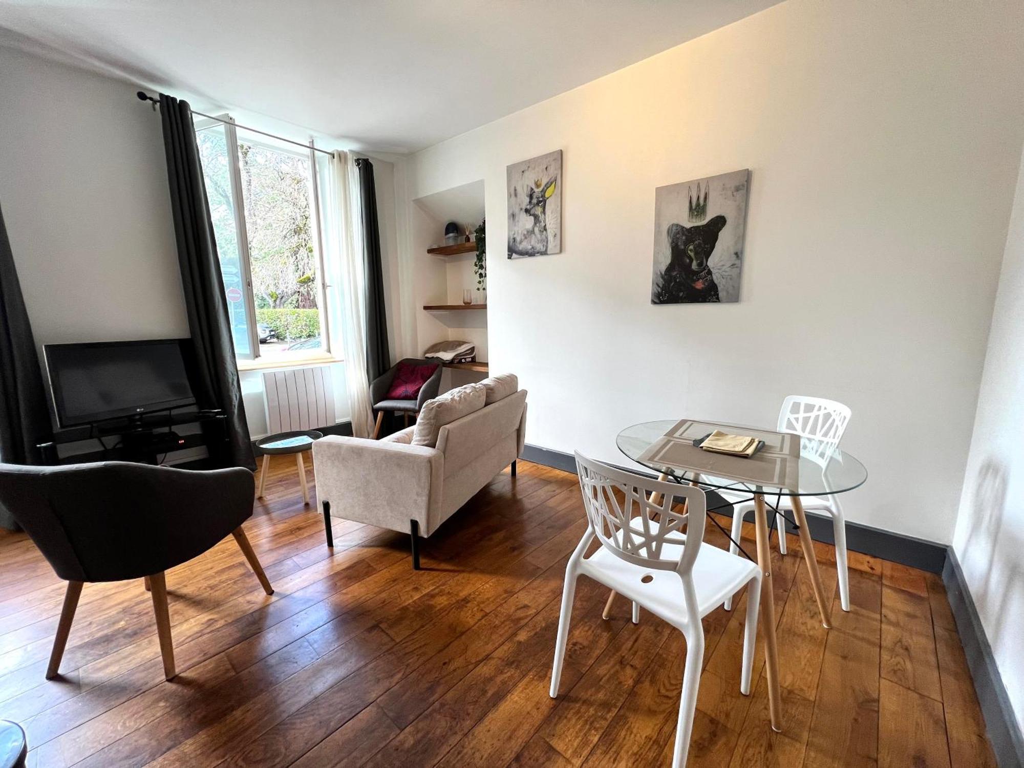 Joli Appartement En Centre Ville バニエール・ド・ビゴール エクステリア 写真