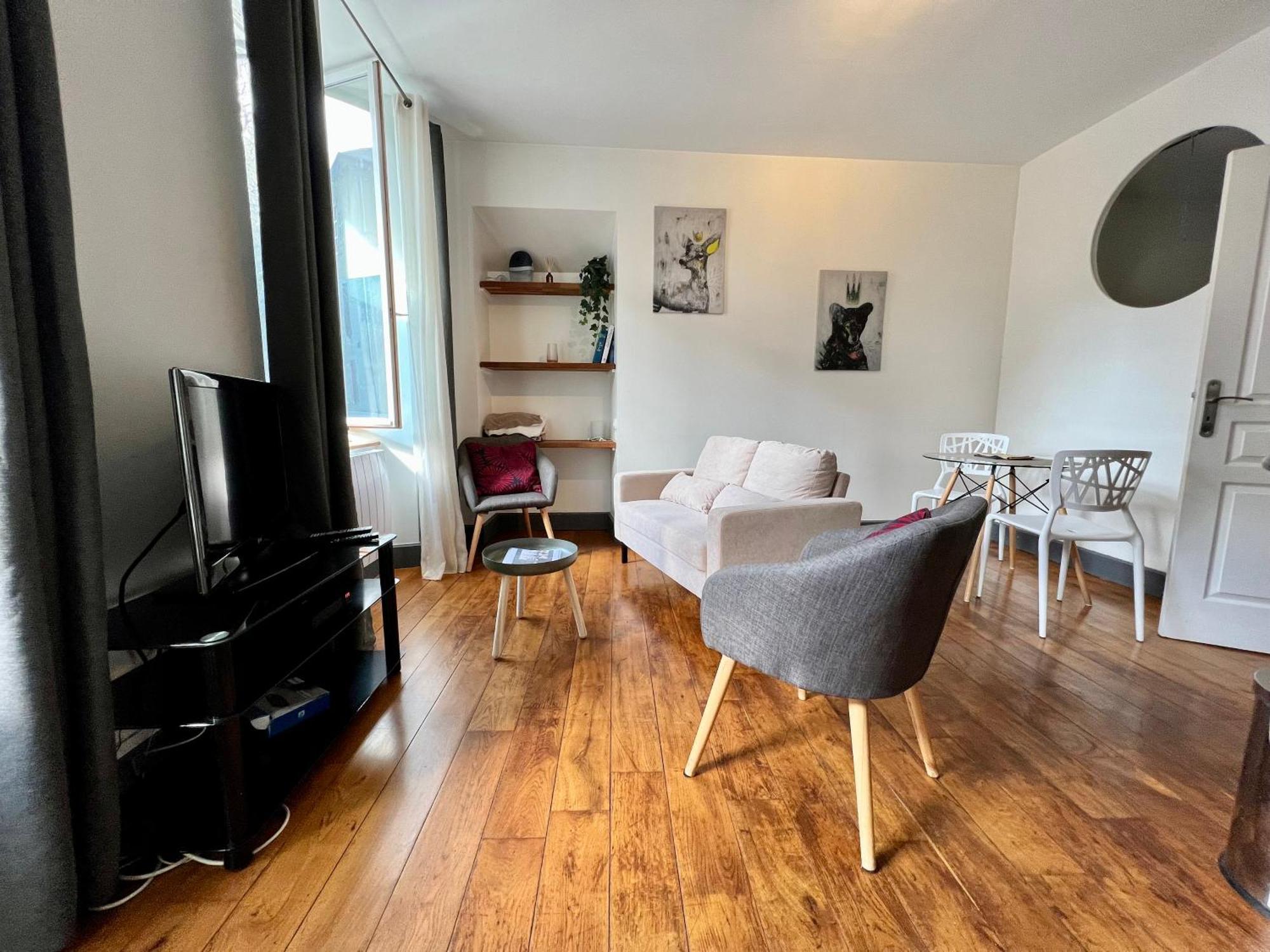 Joli Appartement En Centre Ville バニエール・ド・ビゴール エクステリア 写真